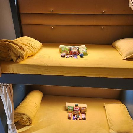 Sinhassan Dormitory Hostel Juhu มุมไบ ภายนอก รูปภาพ