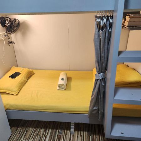 Sinhassan Dormitory Hostel Juhu มุมไบ ภายนอก รูปภาพ