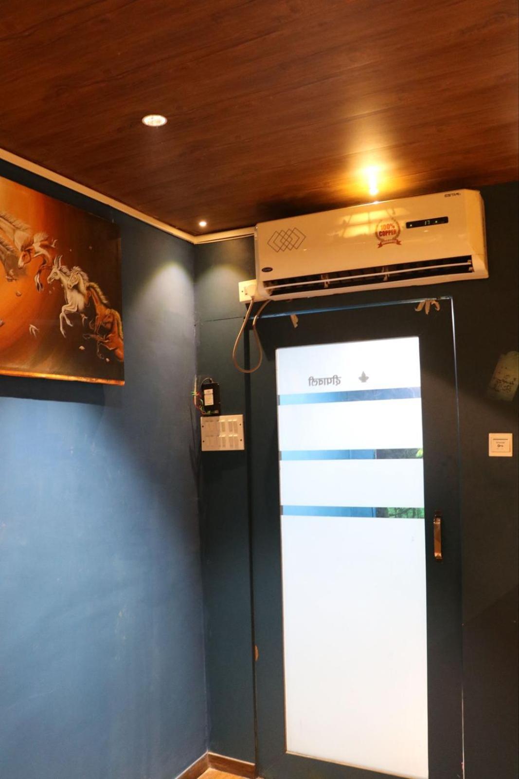 Sinhassan Dormitory Hostel Juhu มุมไบ ภายนอก รูปภาพ