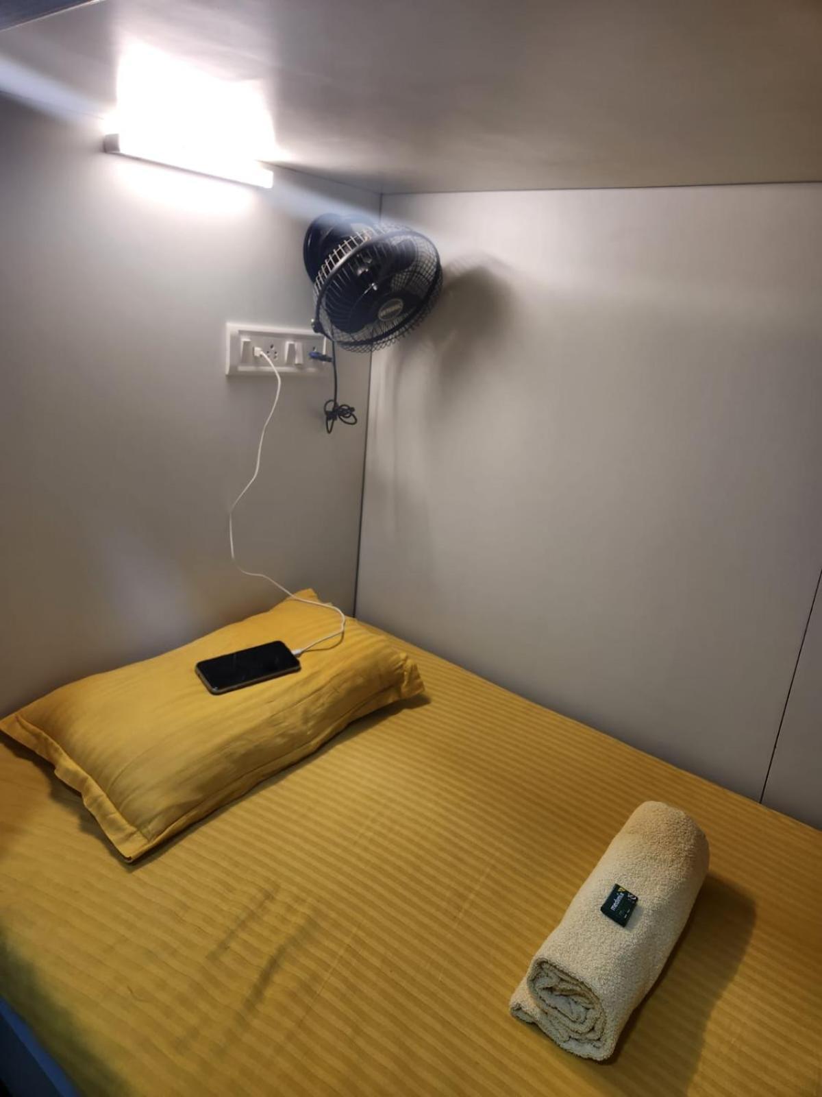 Sinhassan Dormitory Hostel Juhu มุมไบ ภายนอก รูปภาพ