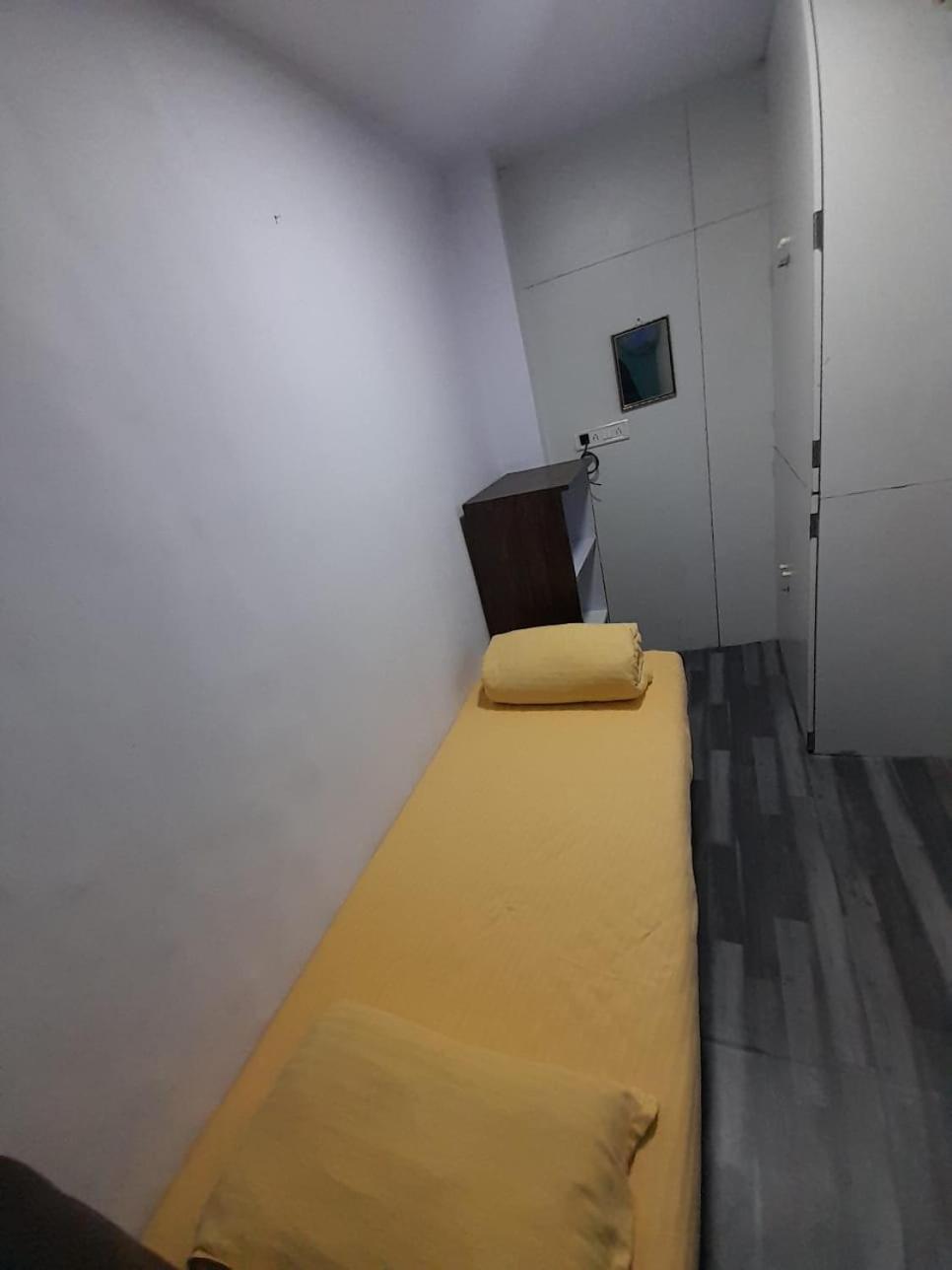 Sinhassan Dormitory Hostel Juhu มุมไบ ภายนอก รูปภาพ