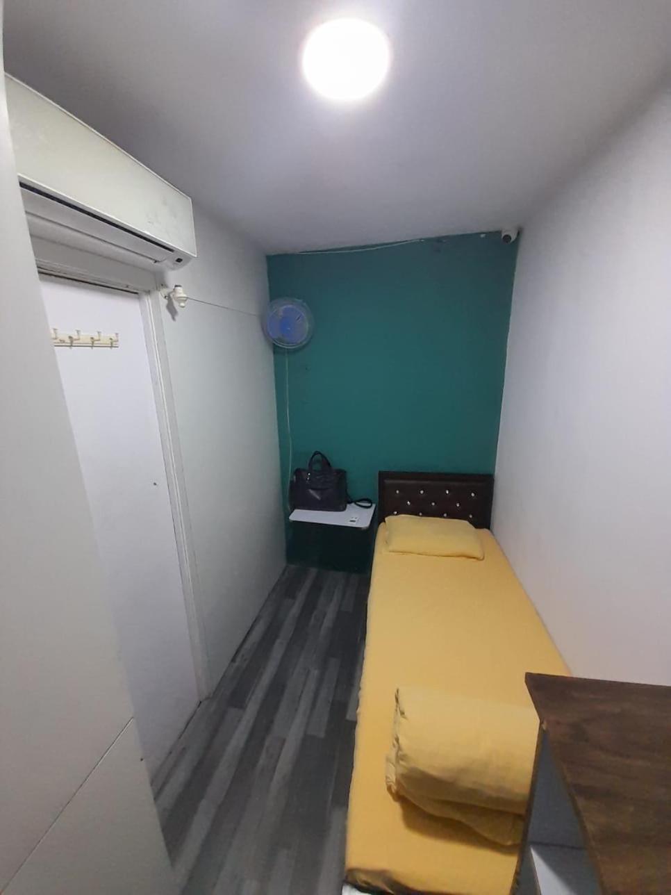 Sinhassan Dormitory Hostel Juhu มุมไบ ภายนอก รูปภาพ